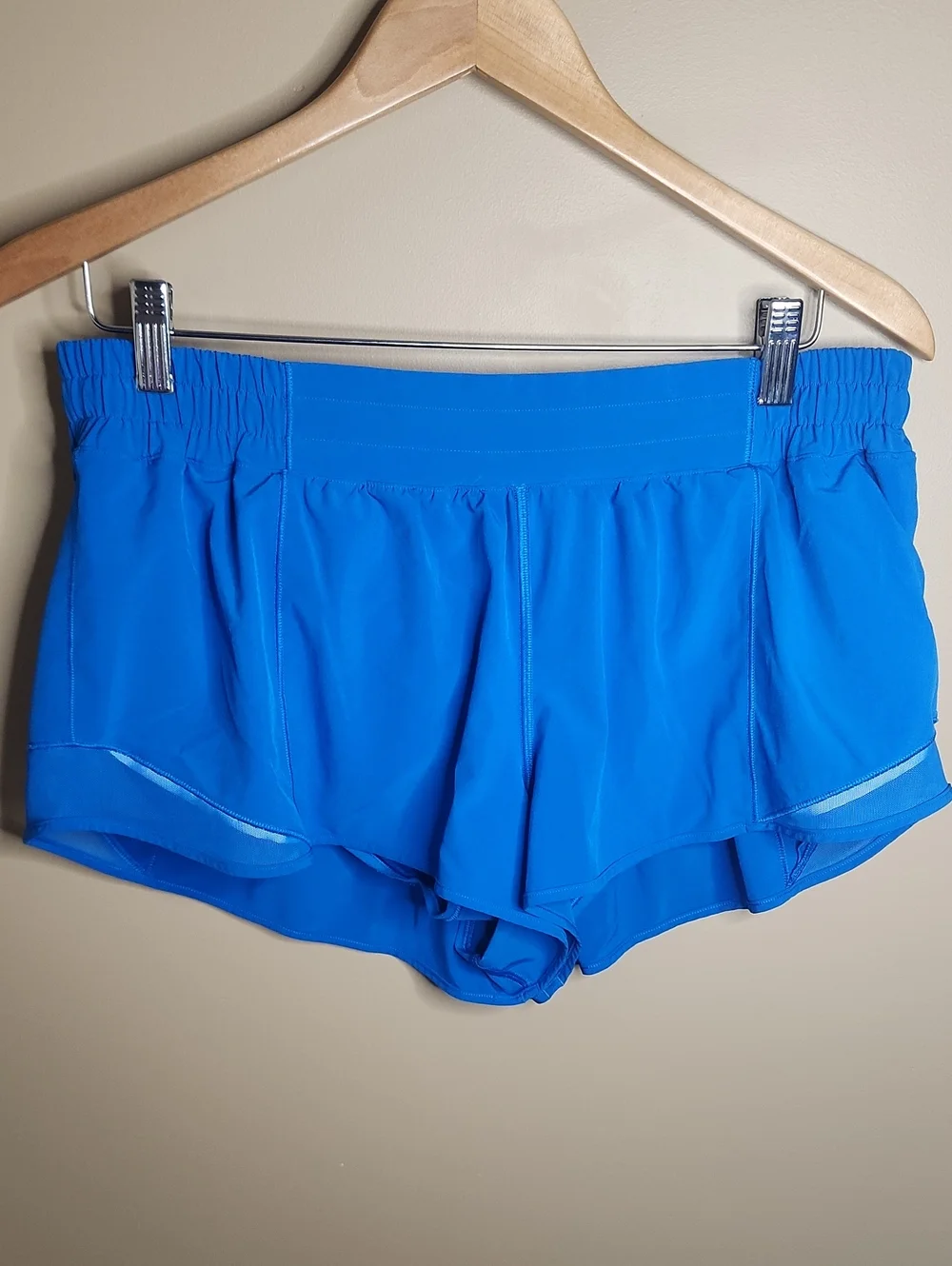 Lululemon Hotty Hot Low-Rise Lined Short 2.5